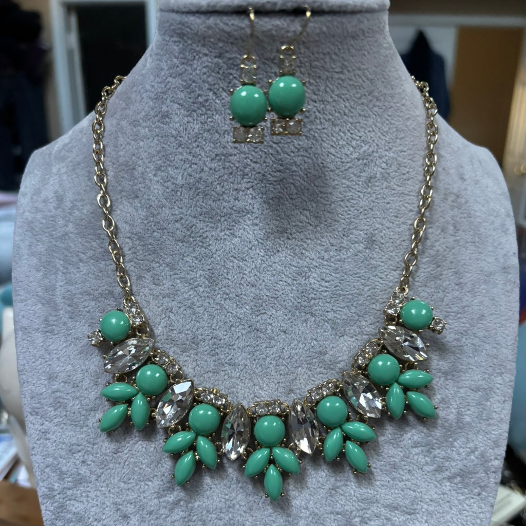 Mint Lucite Bead Stud With Clear Crystalgold Tone Base Statement Necklace Set
